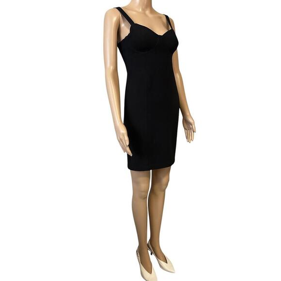 Chic Black Bodycon Dress with Pink Zipper Detail - Picture 3 of 6